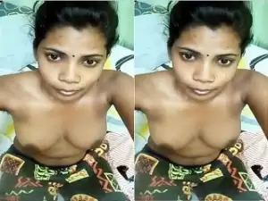Today Exclusive-Desi Girl Shows Her Boobs