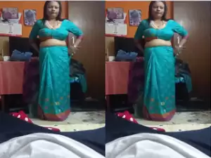 Today Exclusive-Desi Bhabhi Changing