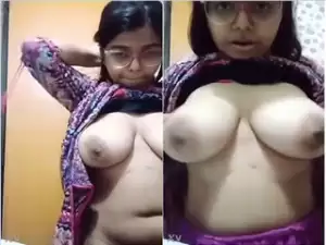 Today Exclusive-Desi Girl Shows Her Big Boobs Part 1