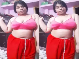 Today Exclusive- Sexy Bangla Girl Shows her Boobs