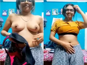 Today Exclusive-Hot Desi girl Shows Her Boobs and Pussy part 1