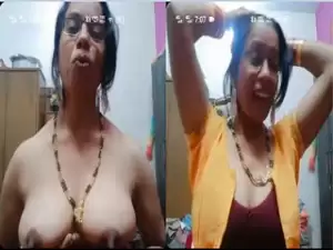 Today Exclusive- Desi Bhabhi Show her Boobs On Cam Show