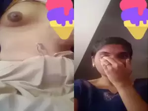Today Exclusive- Desi Girl Shows Her Boobs on VC