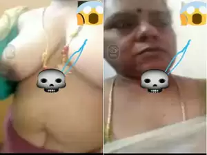 Today Exclusive-Aunty Shows her Boobs