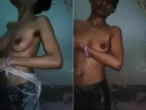 Today Exclusive-Desi Girl Bathing