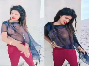 Today Exclusive- Crazy Indian Girl boobs Visible