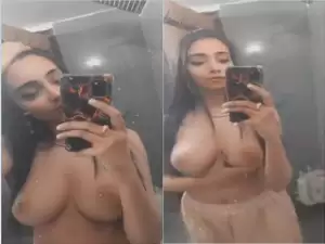 Today Exclusive- Hot Desi girl Record Selfie
