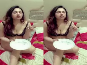 Today Exclusive- Horny Paki Girl Shows her Boobs and Pussy part 2