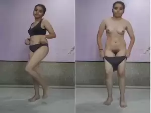 Today Exclusive- Desi Girl Shows Her Boobs and Pussy