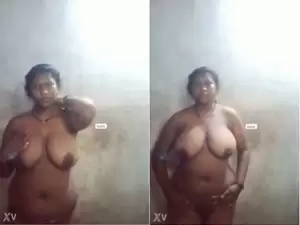 Today Exclusive- Desi Girl Shows Her Big Boobs