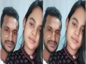 Today Exclusive-Desi Girl Shows Her Nude Body To Lover On VC