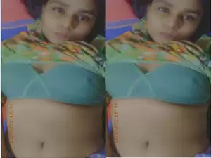 Today Exclusive-Desi Girl Shows Her Boobs and pussy