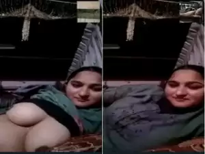 Today Exclusive-Paki Girl Shows Her Boobs