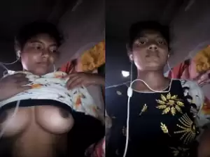Today Exclusive -Desi Girl Shows Her Boobs