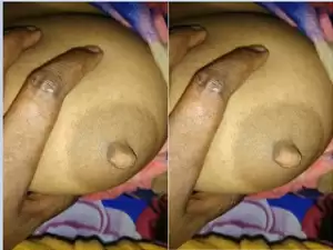 Today Exclusive -Desi  Bhabhi Shows Her Boobs