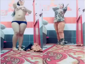Today Exclusive -Sexy paki Girl Shows her Boobs and Pussy