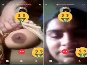 Today Exclusive-Desi Bhabhi Shows Her Boobs On VC