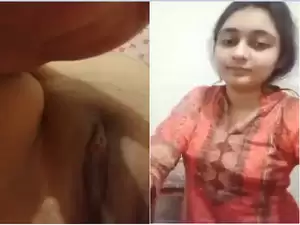 Today Exclusive-Desi girl Shows Her Pussy