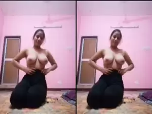Today Exclusive-Sexy Desi Girl Shows Her Boobs On VC