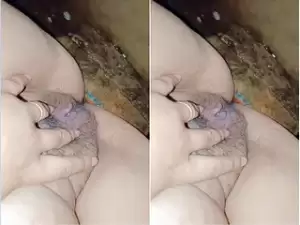 Today Exclusive-Desi Bhabhi Pissing