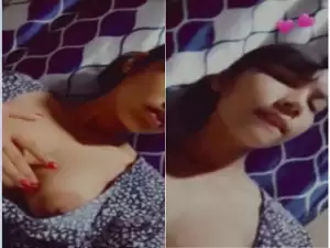 Today Exclusive- Desi Girl Shows Her Boobs