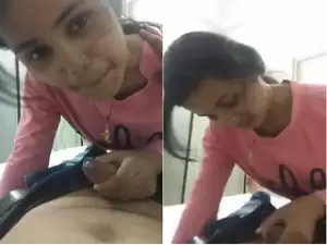 Today Exclusive- Desi Girl Give Blowjob