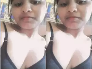 Today Exclusive- Cute Desi Girl Shows Her Boobs