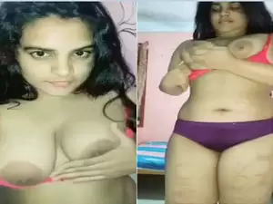 Today Exclusive-Sexy Desi Girl Shows Her Boobs and Pussy
