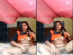 Today Exclusive-Desi Bhabhi Shows Her Boobs and Pussy