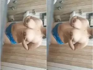 Today Exclusive- Bhabhi Shows Her Big Boobs