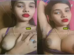 Today Exclusive-Desi Girl Shows Her Boobs
