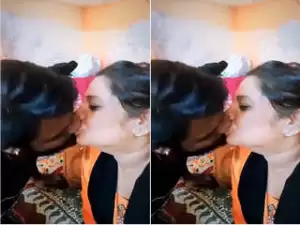 Today Exclusive-Dewar Bhabhi Kissing
