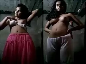Exclusive- Cute look Desi Village Girl Strip Her Cloths and Showing her Boobs and Pussy
