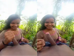 Today Exclusive -Desi Mallu Girl Give Blowjob OutDoor part 2