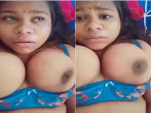 Today Exclusive -Desi Girl Shows her Big Boobs