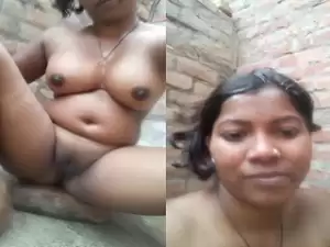 Today Exclusive -Desi Village Girl Shows her Boobs and Pussy