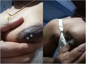 Today Exclusive- Desi Girl Shows her Milky Boobs