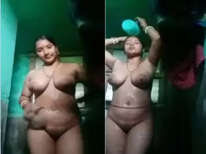 Today Exclusive-Desi Bhabhi bathing