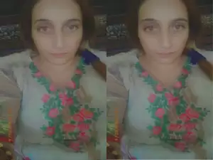Today Exclusive-Paki Wife Shows Her Boobs on Vc Part 1