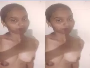 Today Exclusive-Desi Girl Shows Her Boobs