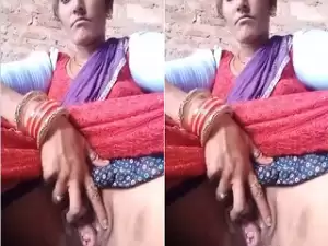 Today Exclusive-Desi Village Bhabhi Shows Pussy Part 1