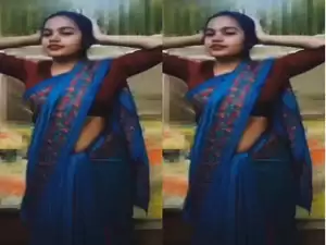 Today Exclusive-Desi Girl Shows her Boobs and Fingering