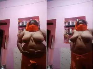 Today Exclusive- Desi Bhabhi Play With Her Big Boobs