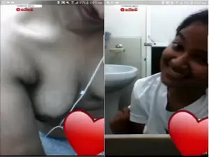 Today Exclusive- Lankan Girl Shows boobs On VC