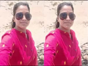 Today Exclusive- Desi Bhabhi Shows Her Boobs on VC part 3