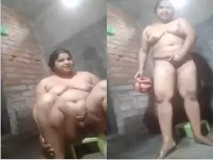 Today Exclusive-Desi Bhabhi bathing