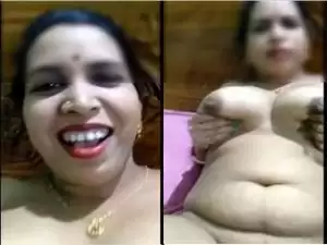 Exclusive- Desi Bhabhi Showing Her Big Boobs and Pussy
