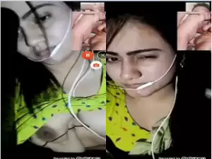 Today Exclusive -Cute Desi girl Shows Her Boobs