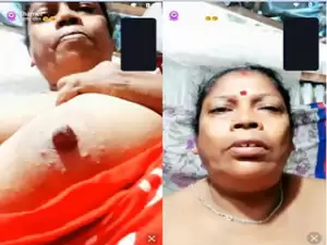 Today Exclusive-Desi Mature Bhabhi Shows Big Boobs