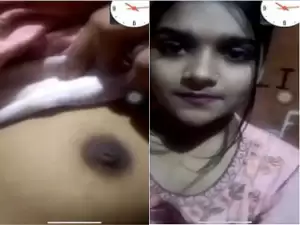 Today Exclusive-Cute Desi girl Shows Boobs